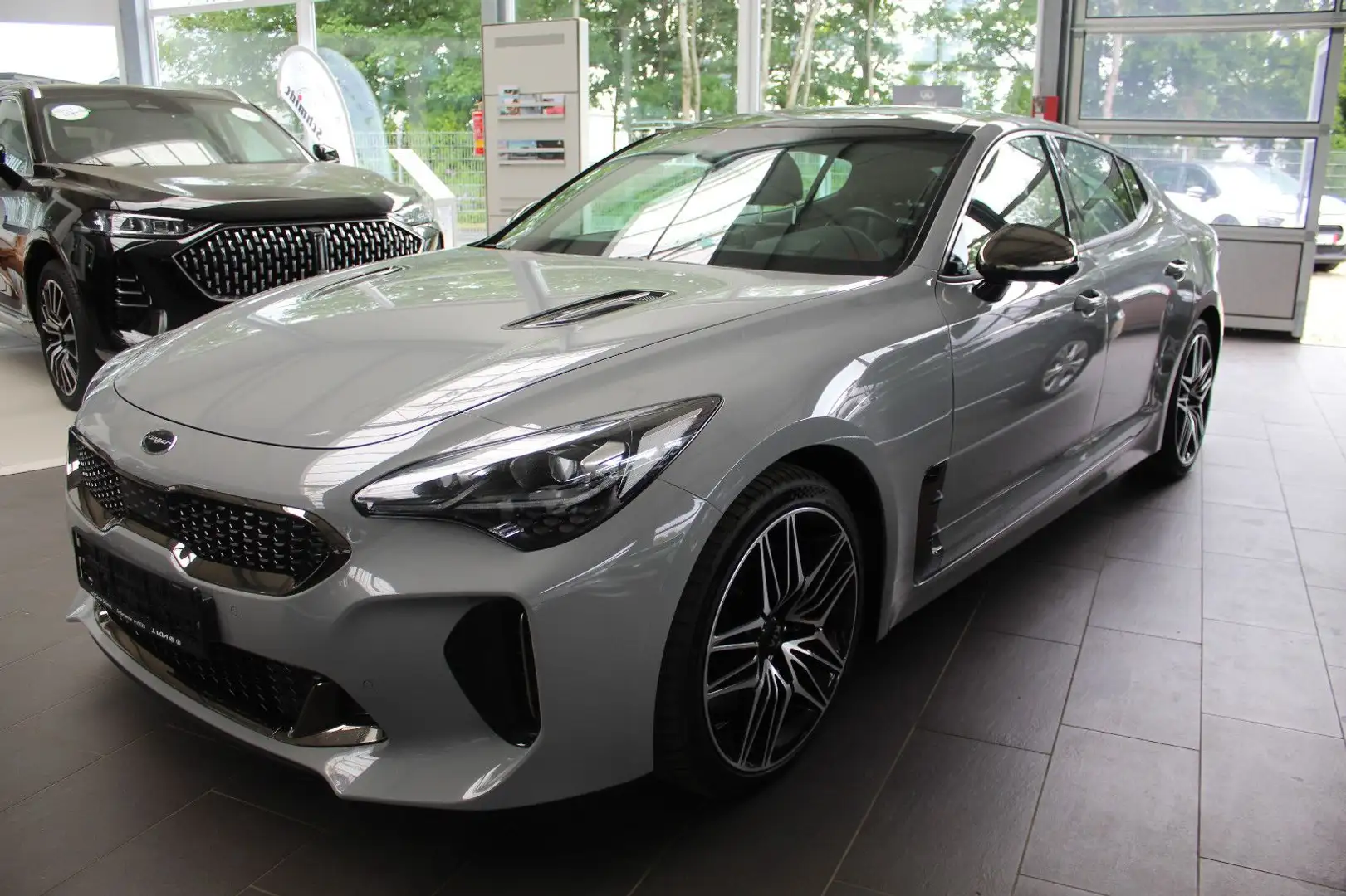 Kia Stinger 3.3 T-GDI GT 4WD (Glasdach, Bastuck) Gris - 2