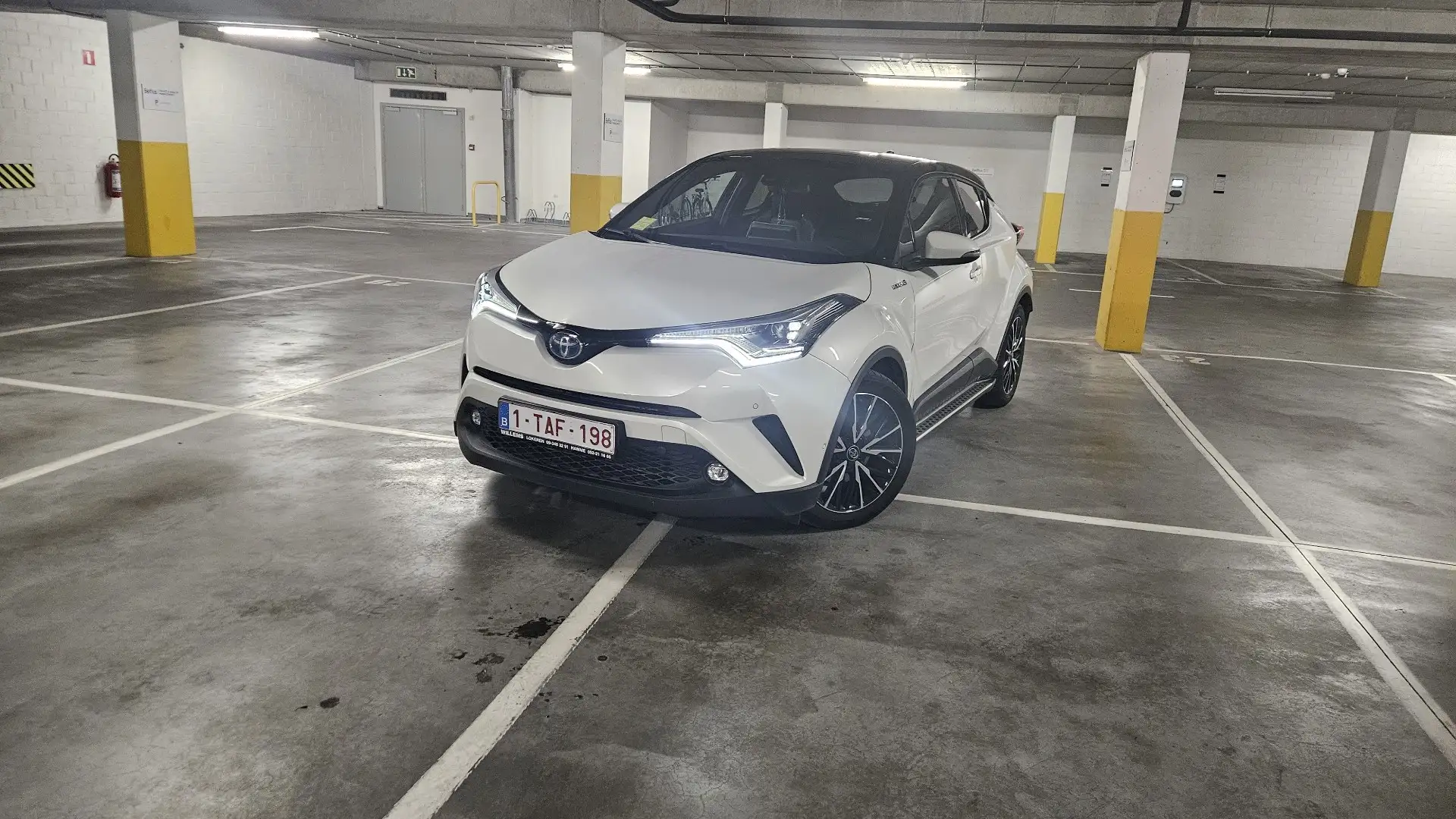 Toyota HDJ Prachtige Toyota C-HR Hybrid 2018 |

Automaat | Ze Blanco - 1