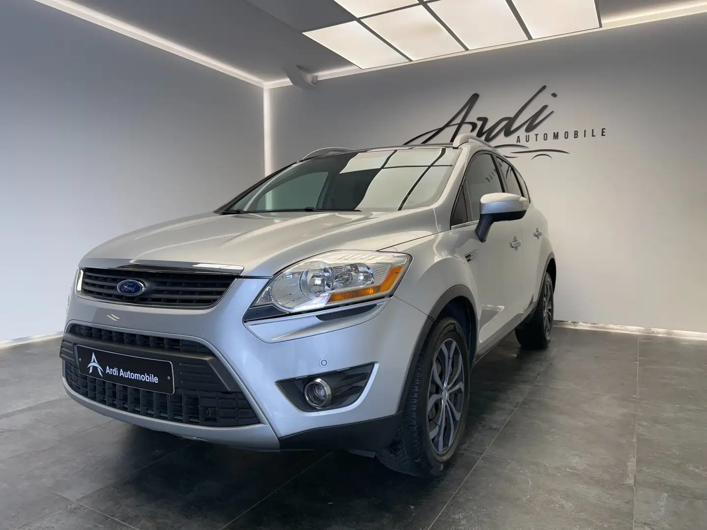 Ford Kuga 2.0 TDCi 2WD*SIEGES CHAUFFANTS*1ER PROP*GARANTIE* Gris - 1
