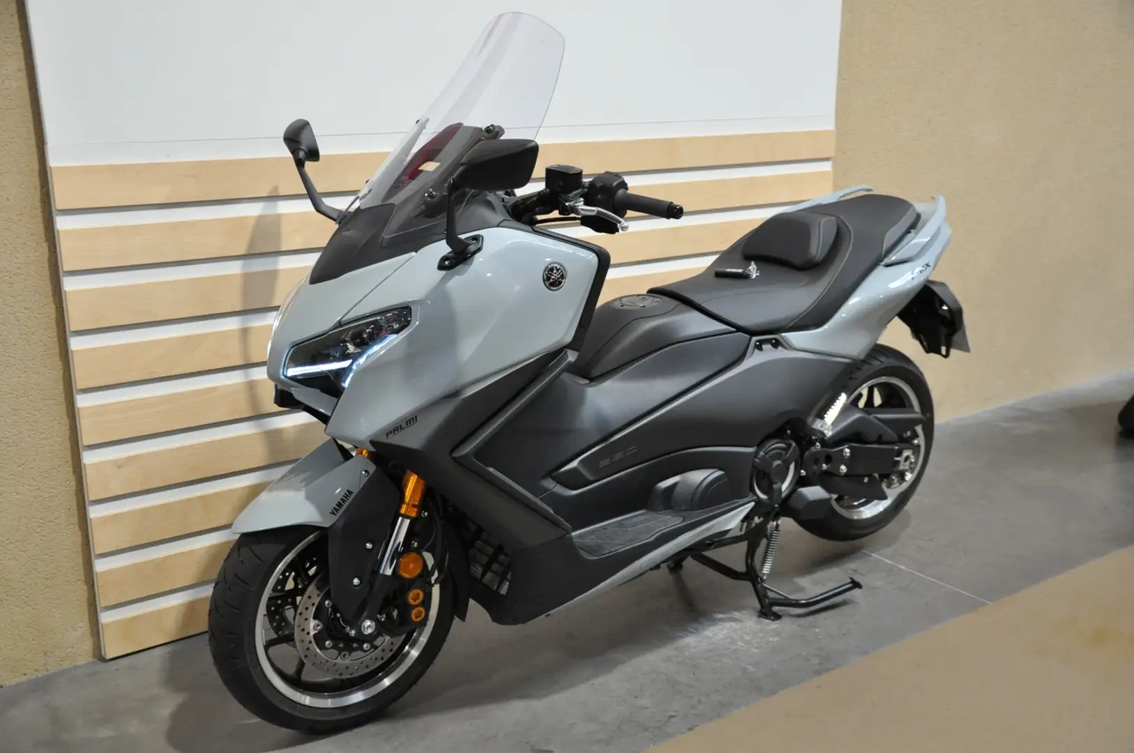 Yamaha TMAX 560 Gri - 2