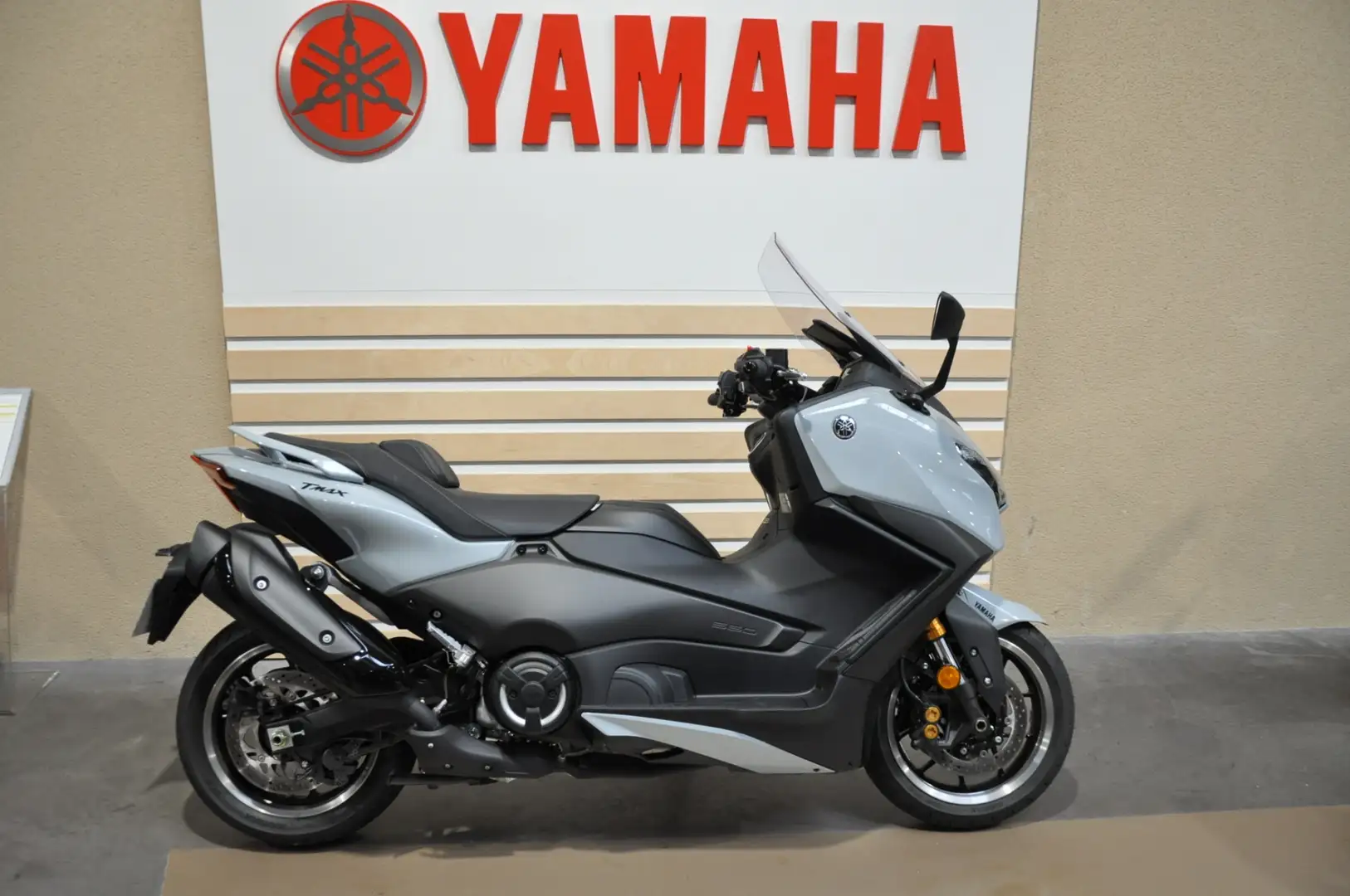 Yamaha TMAX 560 Gri - 1