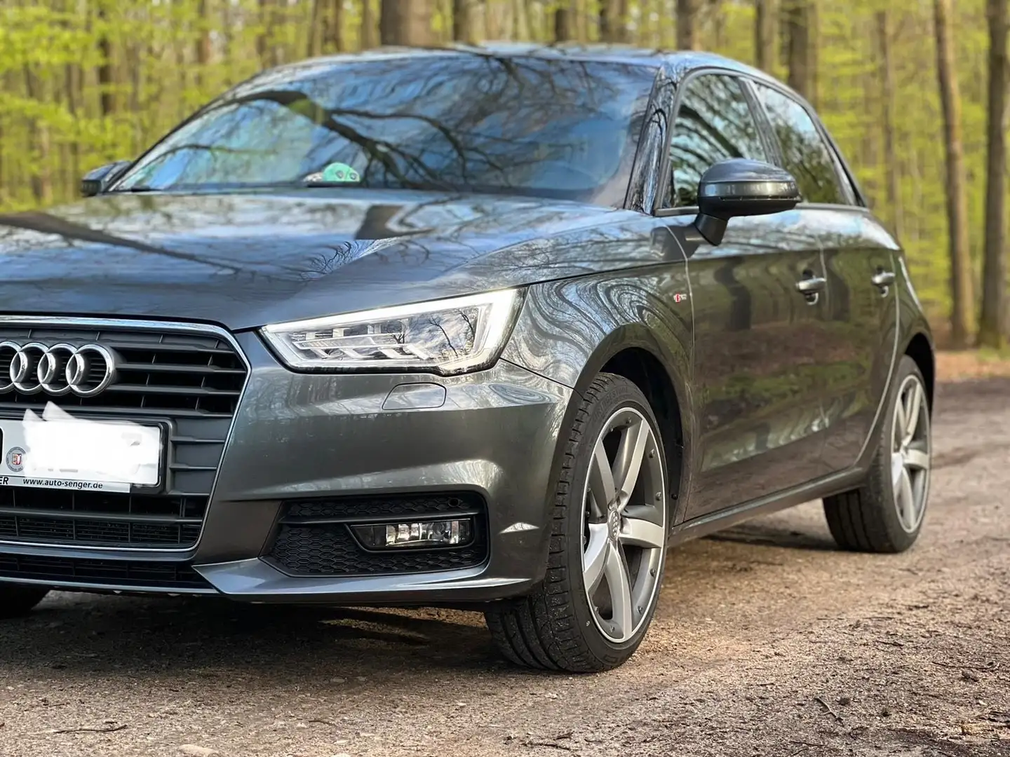 Audi A1 sport Sportback 1.4 TDI S Tronic 3x Sline Gris - 2