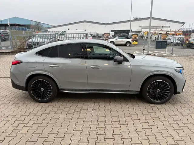 Mercedes-Benz GLC view 5