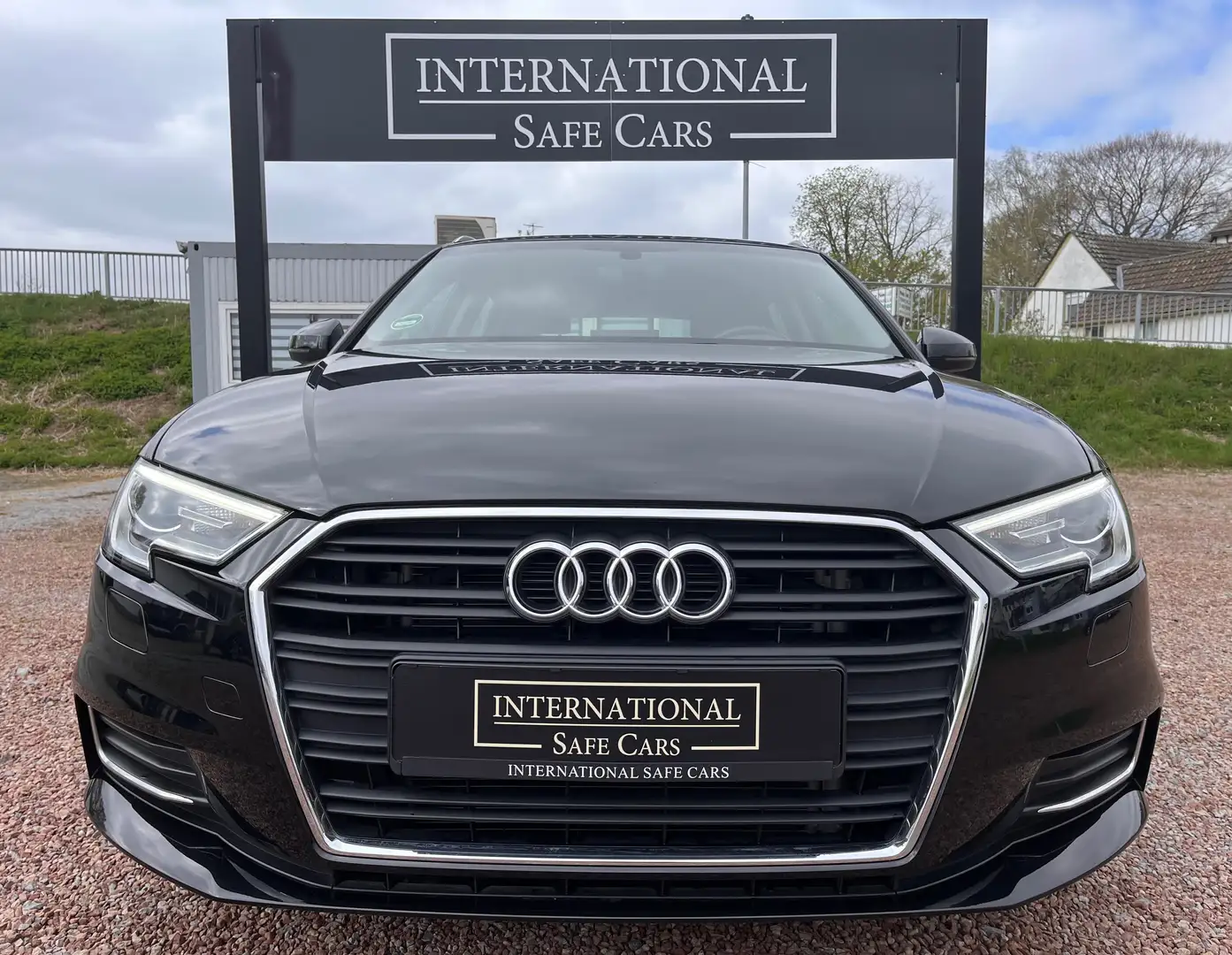 Audi A3 35 TDI Sportback / CarPlay / 8 Fach bereift / LED Noir - 2