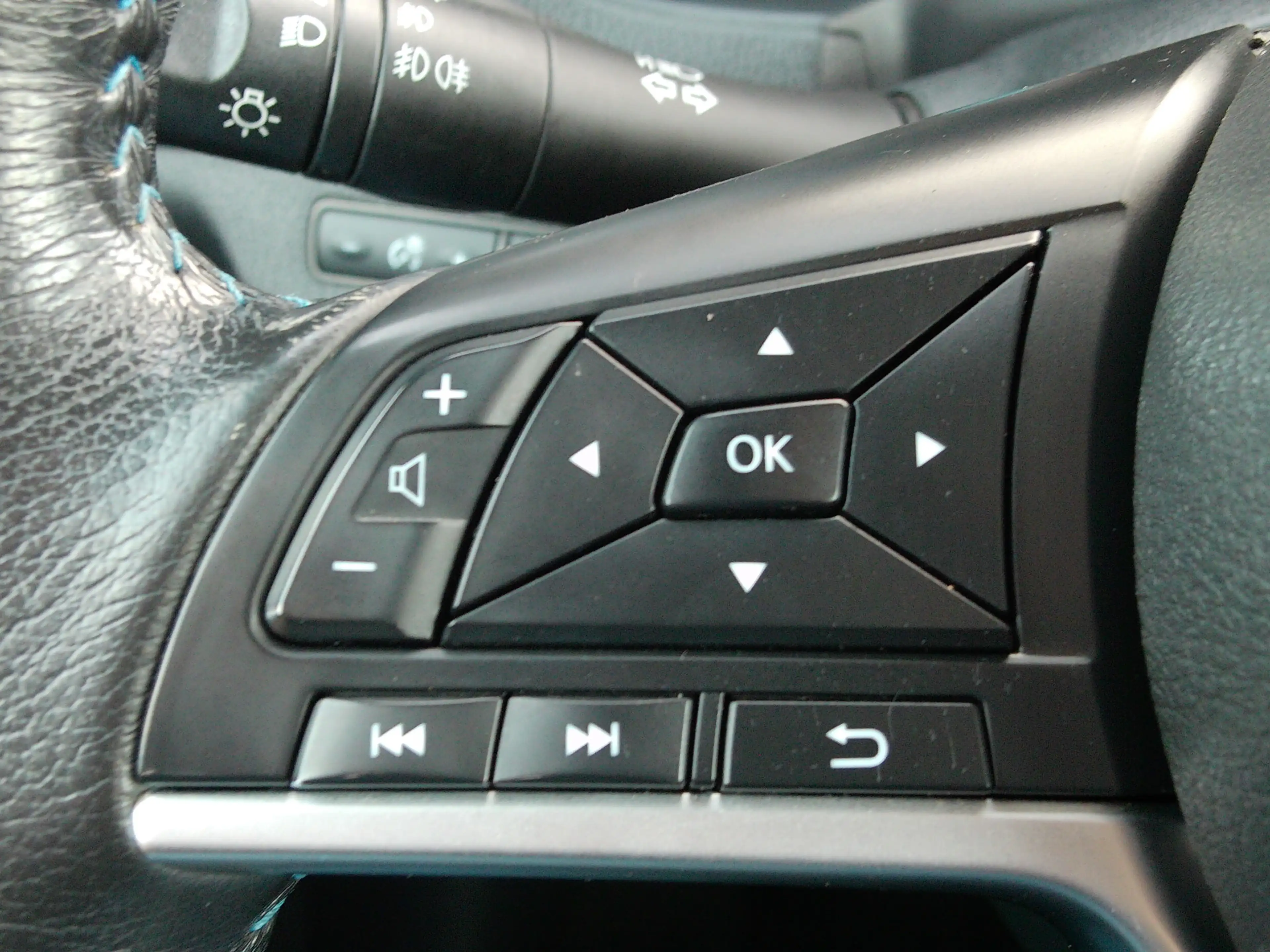 Nissan Leaf N-Connecta 40 kWh, SOH 86.1 % / Camera 360 / Adapt — photo 9