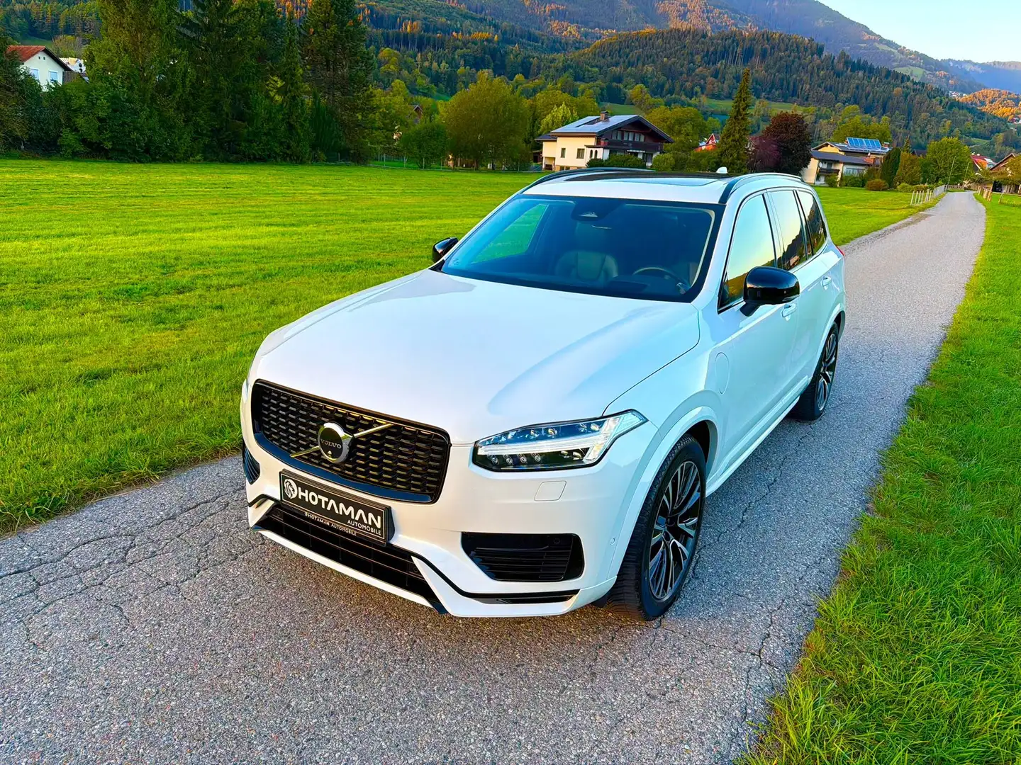 Volvo XC90 R-Design 7-Sitzer Ultra Dark Hybrid AWD Pano AHK Weiß - 1