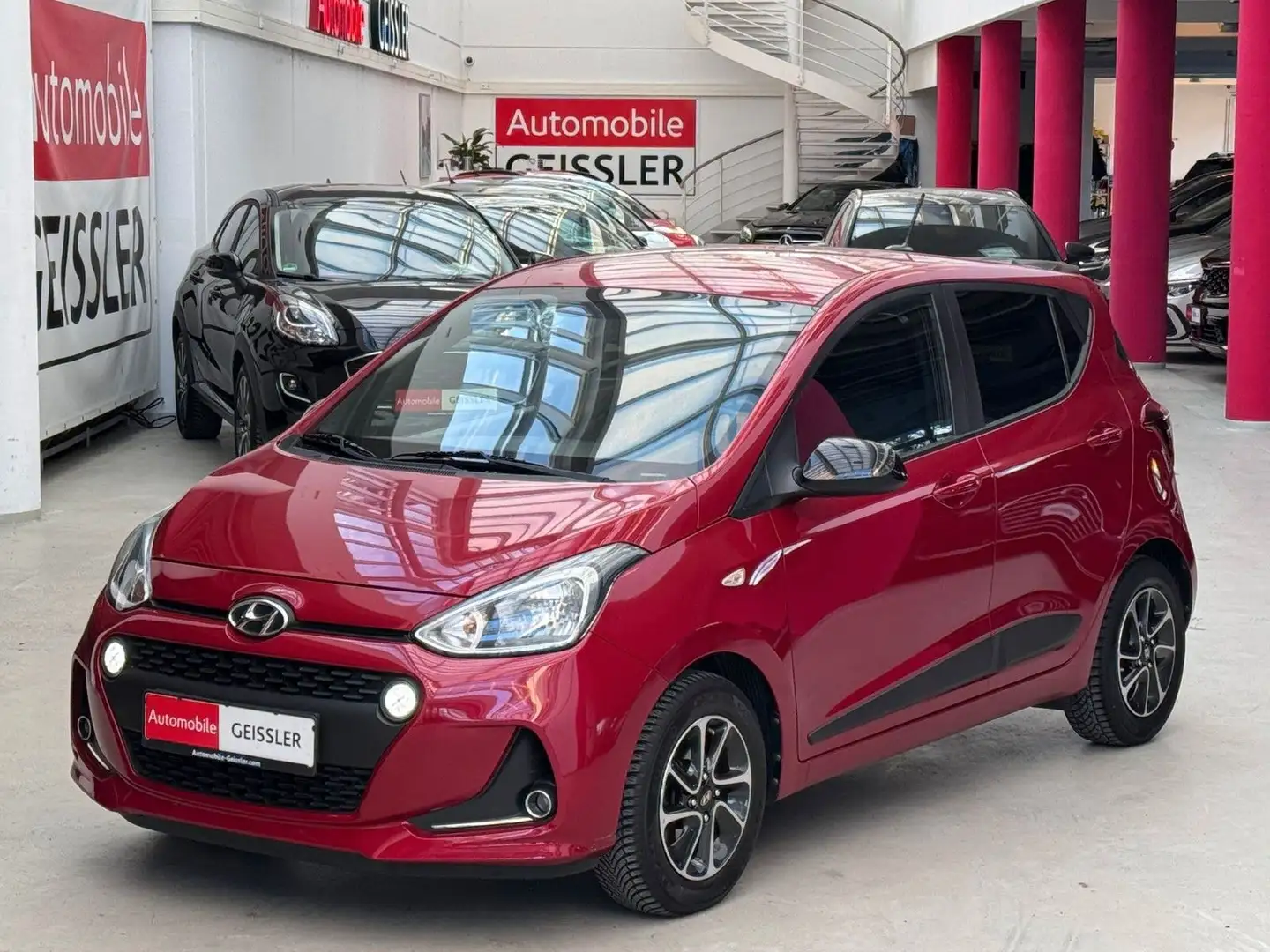Hyundai i10 Passion Automatik SITZHZG+PDC+KLIMA+USB+DAB Rot - 1