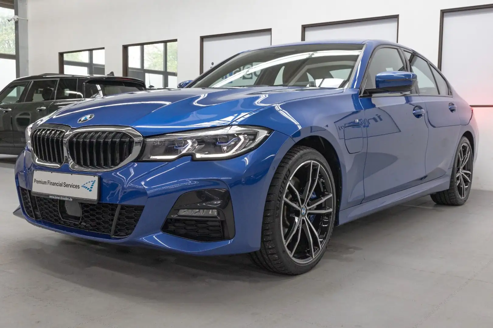 BMW 330 xe M Sport Laser HUD PA+ DriveAssPro H&K uvm! Kék - 1