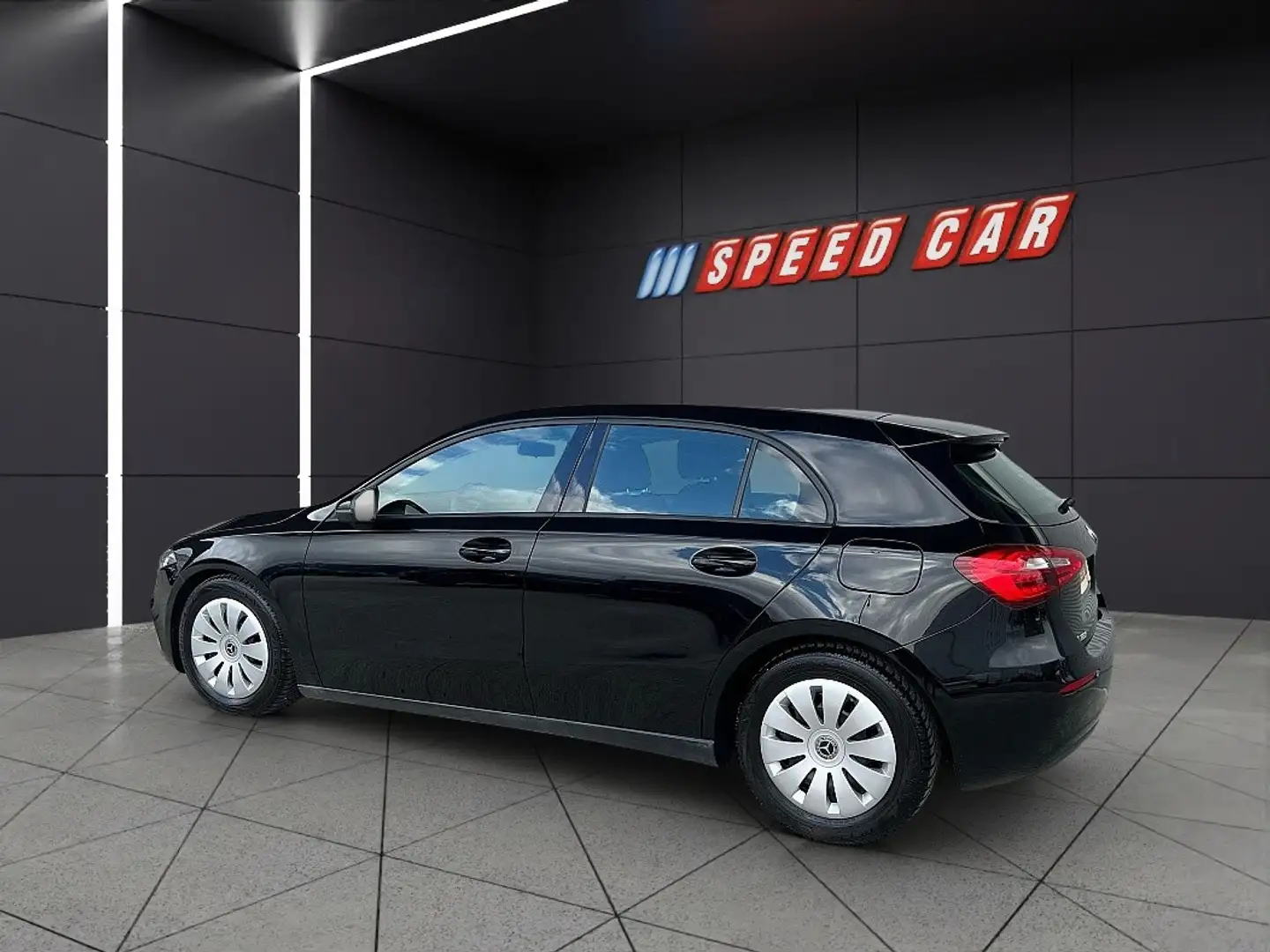 Mercedes-Benz A 180 Aut. Zwart - 1