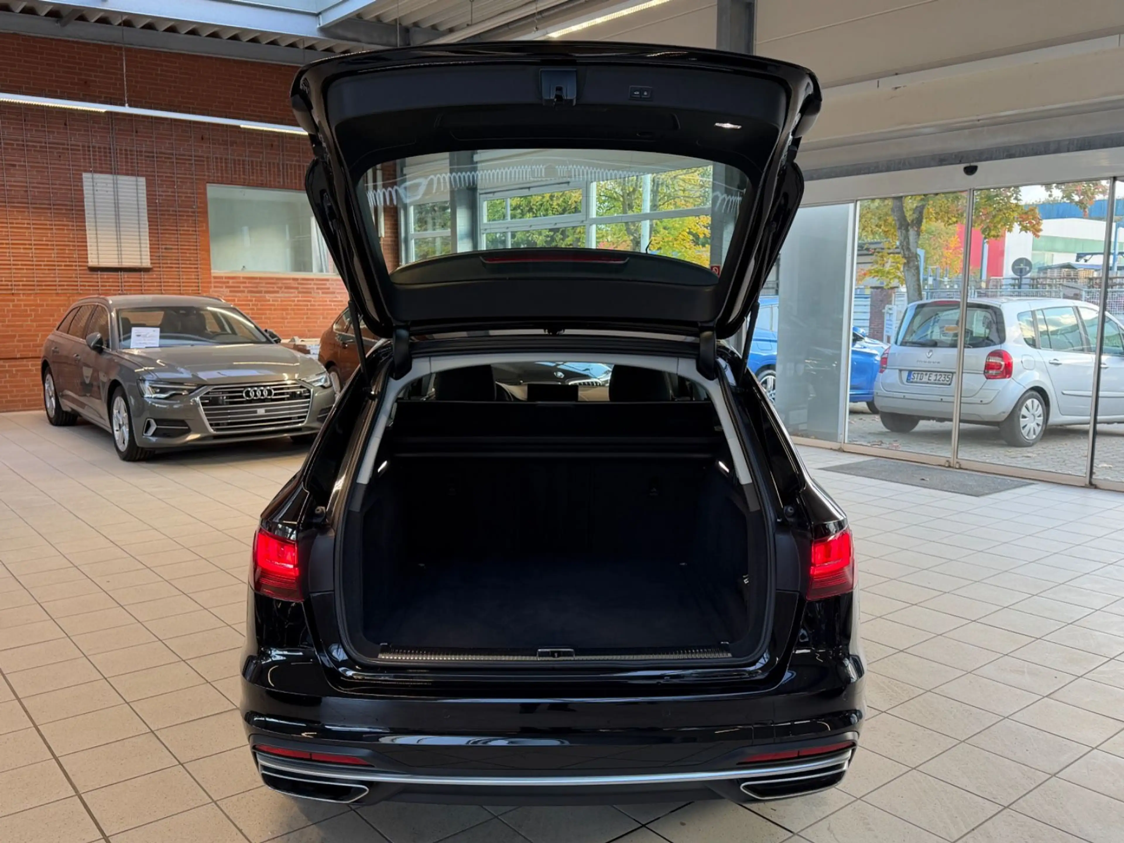 Audi A4 Avant 40 TDI S-Tronic/Totwinkel/B&O/R-Cam/MMI — photo 6
