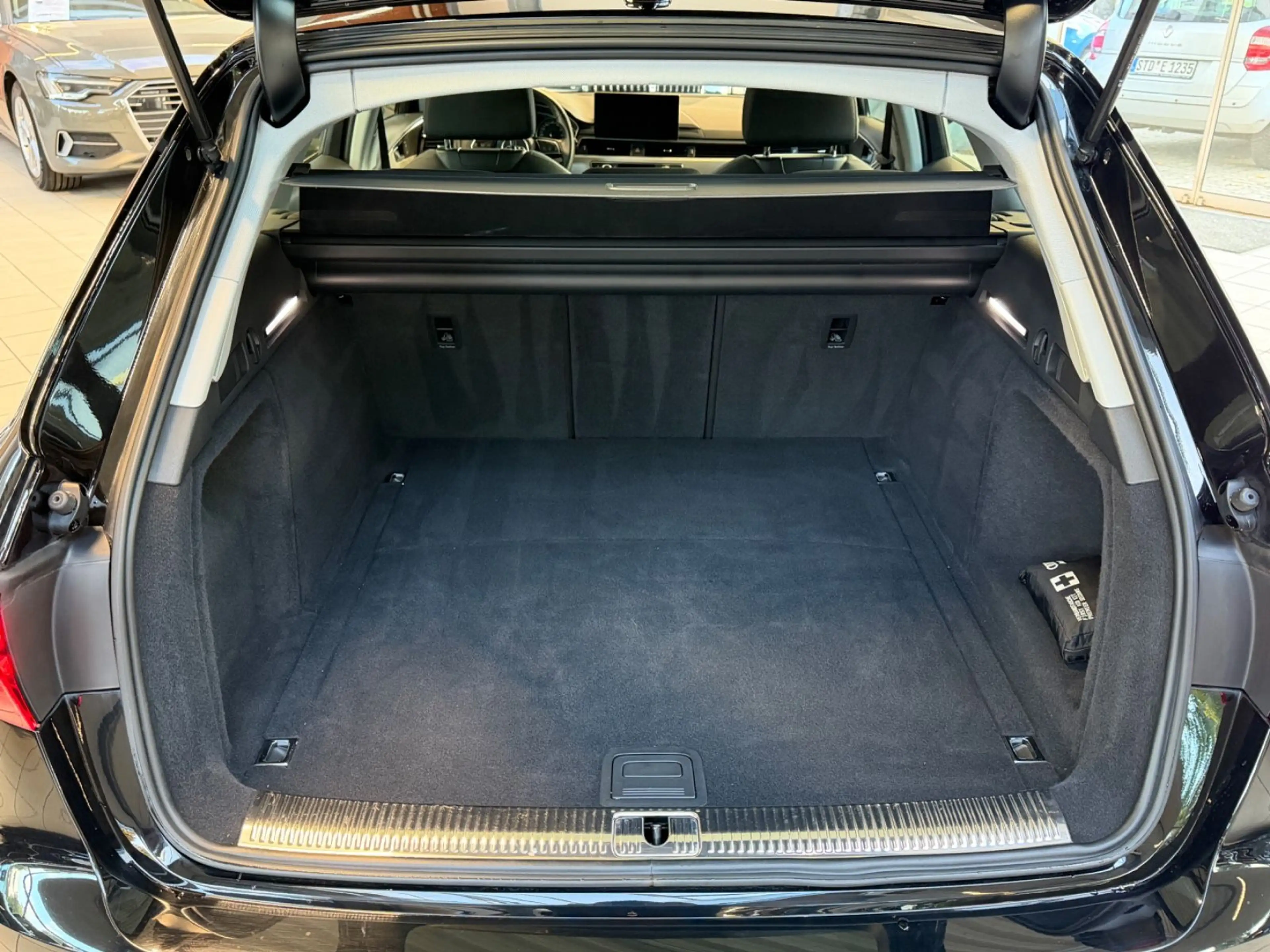 Audi A4 Avant 40 TDI S-Tronic/Totwinkel/B&O/R-Cam/MMI — photo 7