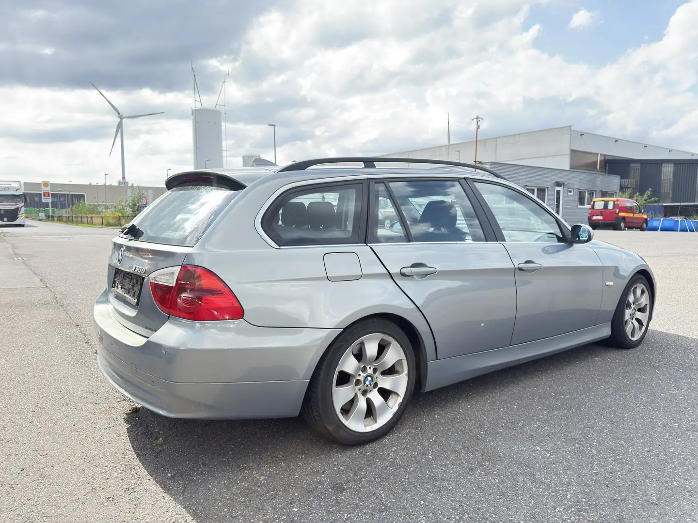 BMW 330 330d DPF Touring Aut. Šedá - 2