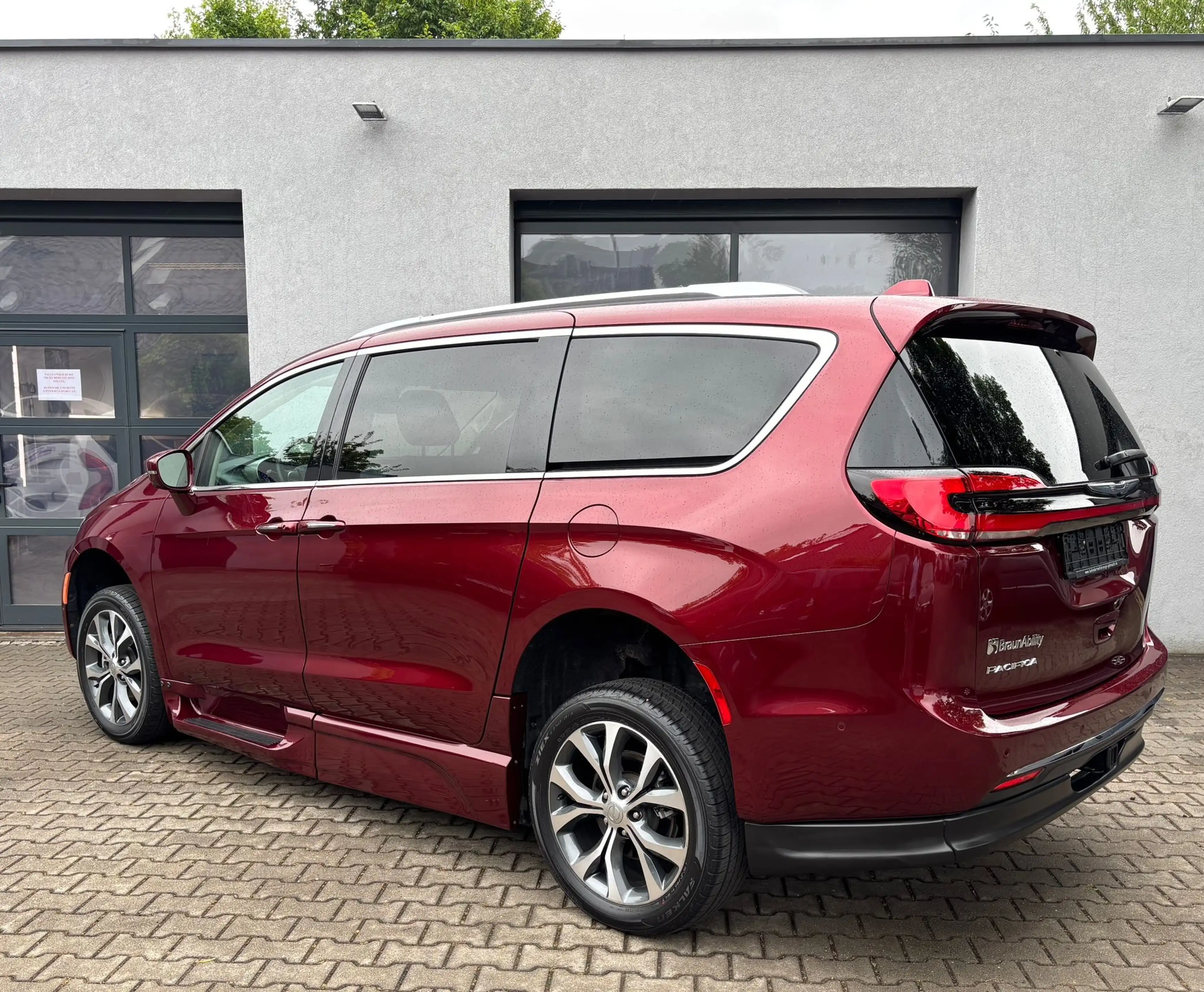Chrysler Pacifica Braunability Behindertengerecht Rollstuhlrampe — photo 10