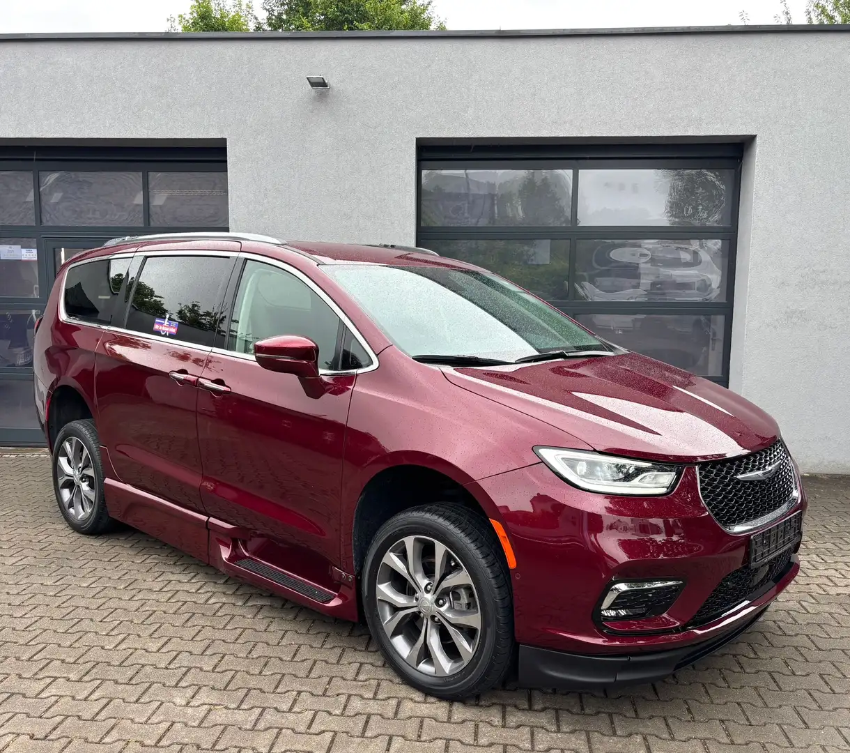 Chrysler Pacifica Braunability Behindertengerecht Rollstuhlrampe Rot - 2