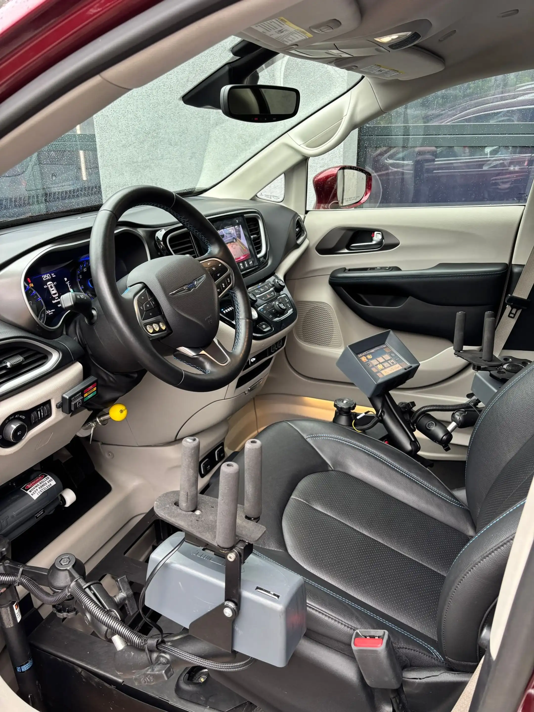 Chrysler Pacifica Braunability Behindertengerecht Rollstuhlrampe — photo 11