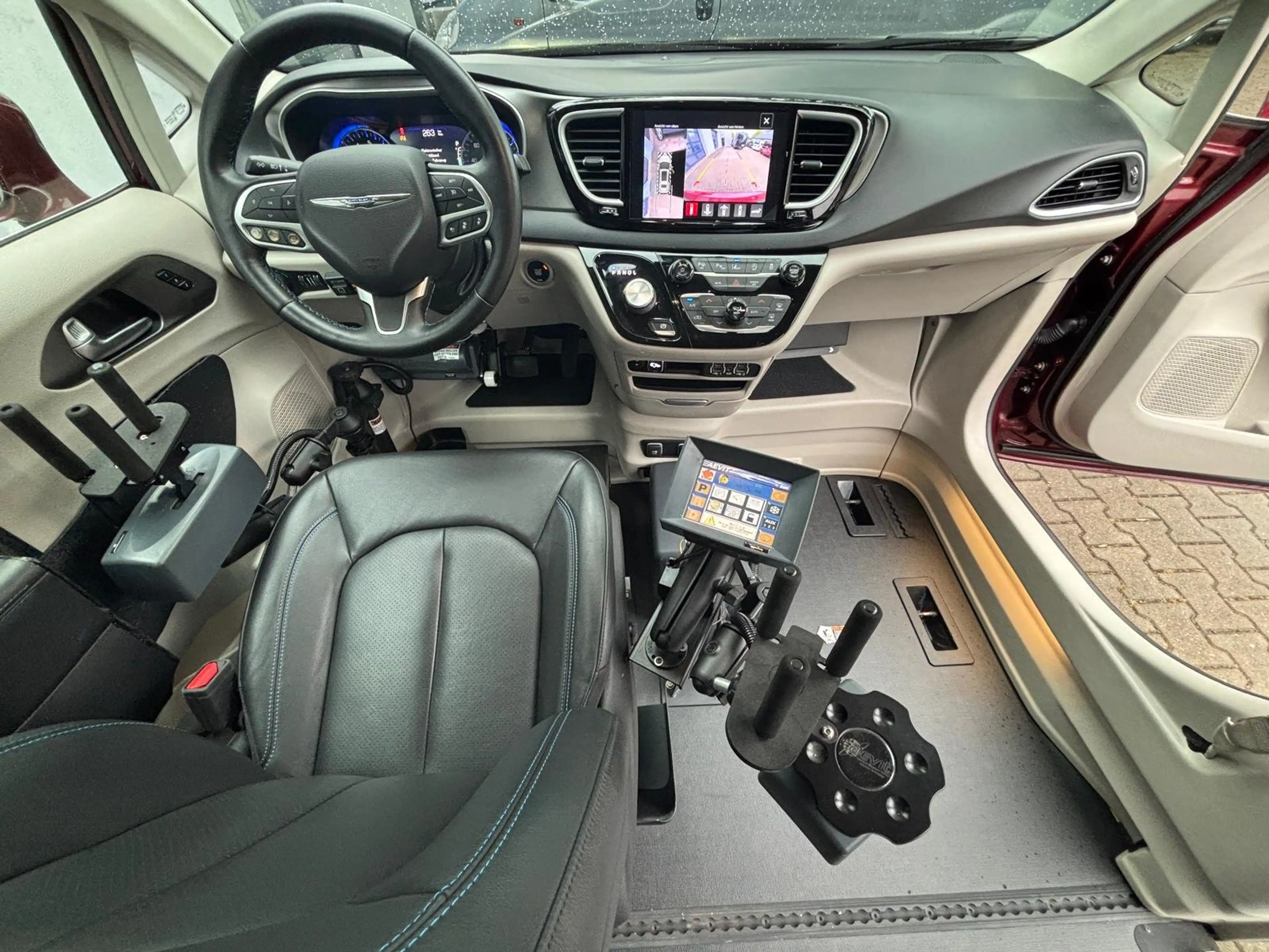 Chrysler Pacifica Braunability Behindertengerecht Rollstuhlrampe — photo 12