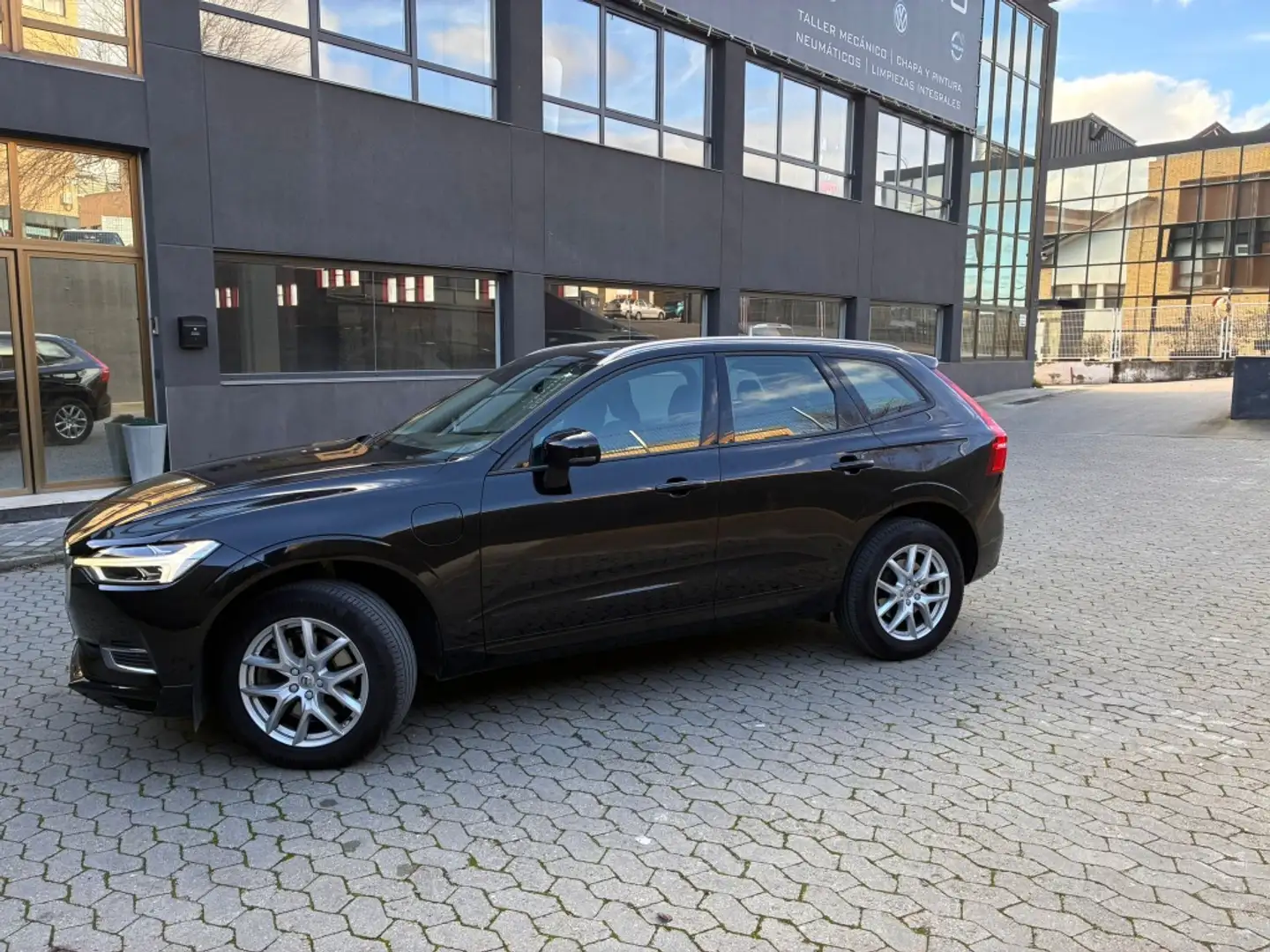Volvo XC60 T8 Twin Business Plus Negro - 2