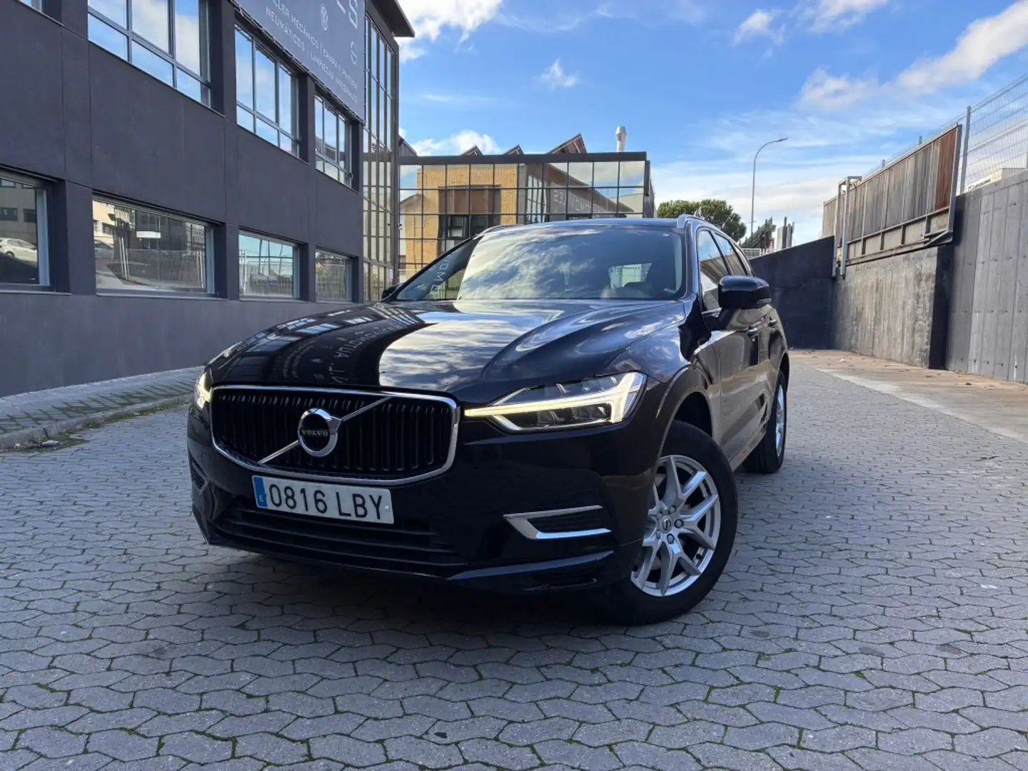 Volvo XC60 T8 Twin Business Plus Negro - 1
