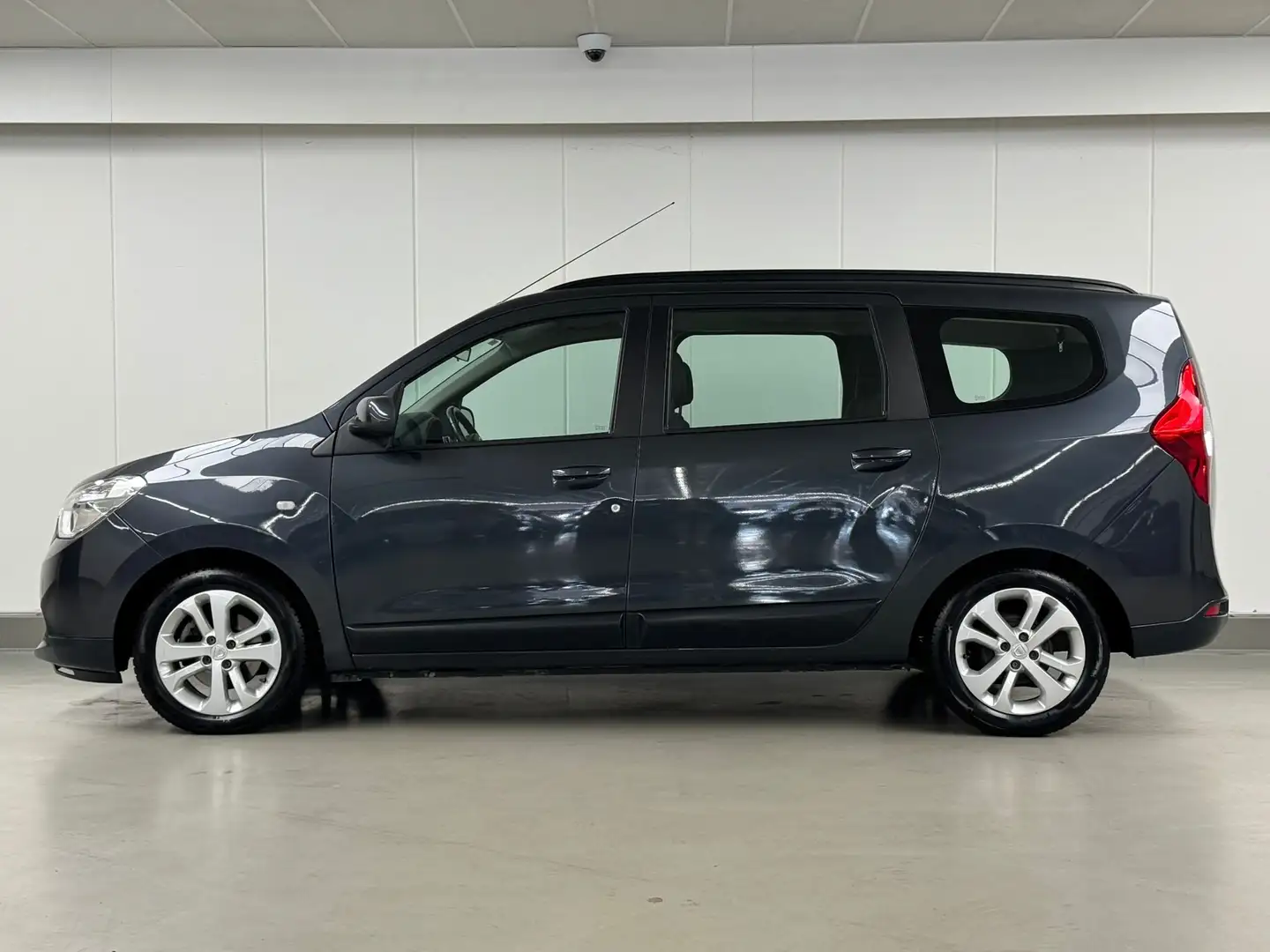 Dacia Lodgy 1.5 DCI 109CV !! 1ere MAIN !! GPS RADAR CLIM Grijs - 2