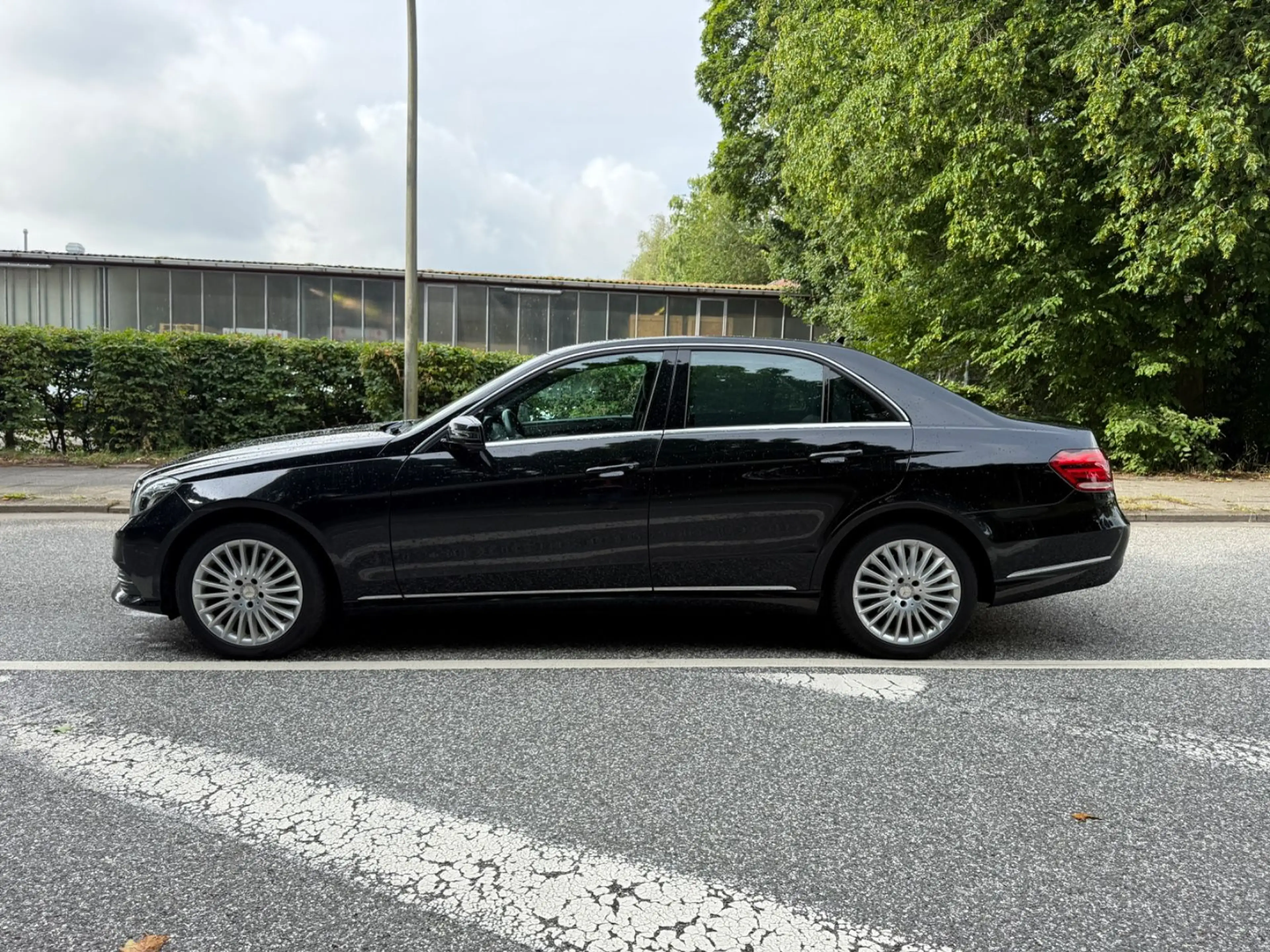 Mercedes-Benz E 250 -Limousine LED-Navi-Distronic+-Totwinkel — photo 4