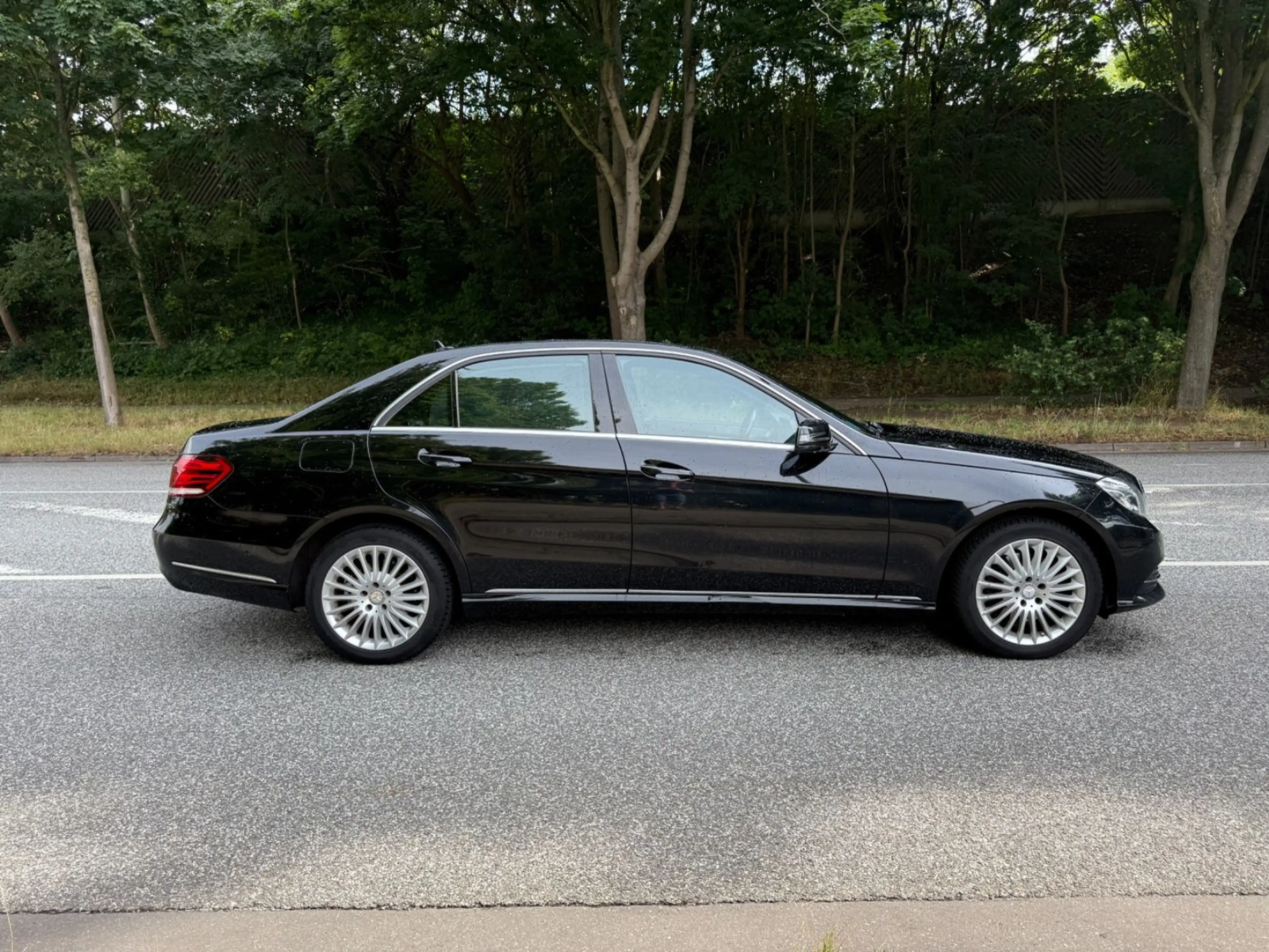 Mercedes-Benz E 250 -Limousine LED-Navi-Distronic+-Totwinkel — photo 8