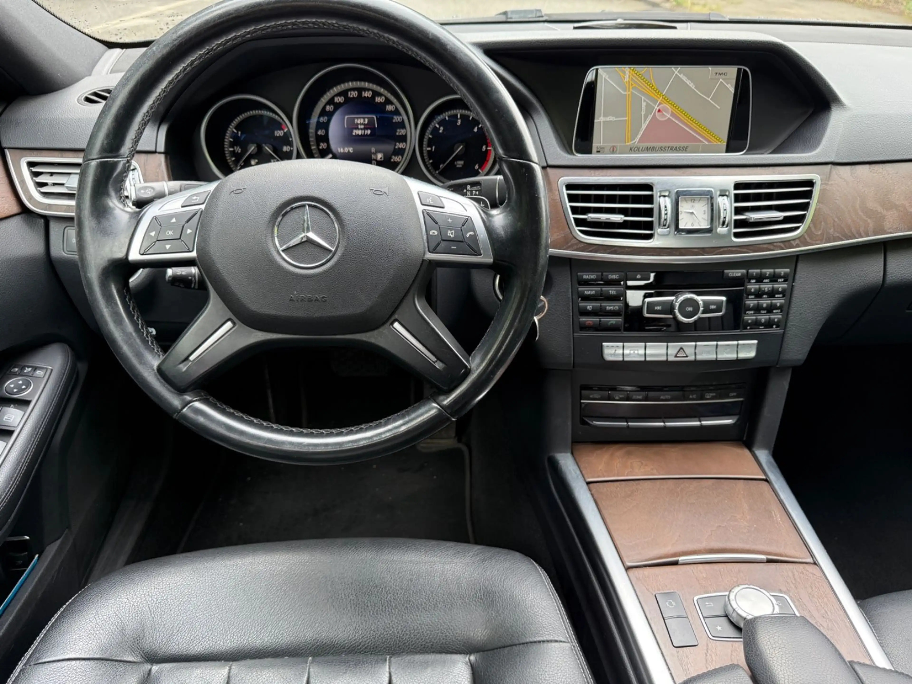 Mercedes-Benz E 250 -Limousine LED-Navi-Distronic+-Totwinkel — photo 9