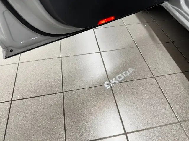 Skoda Superb view 9