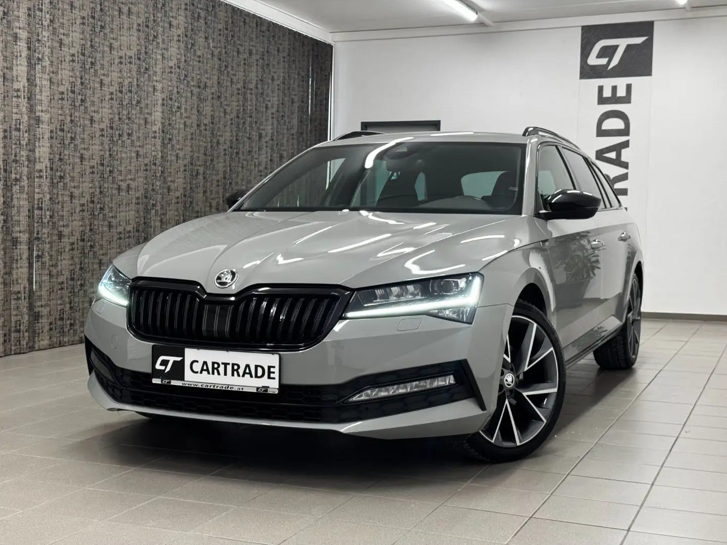 Skoda Superb 2.0 TDI SportLine Grau - 1
