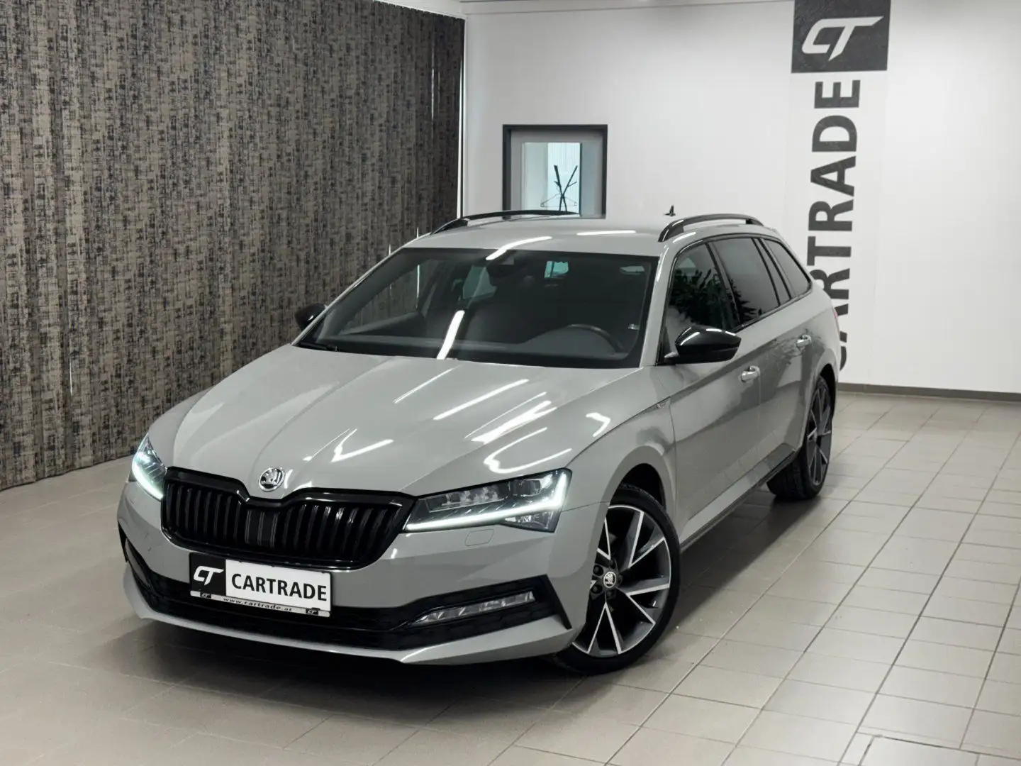 Skoda Superb 2.0 TDI SportLine Grau - 2