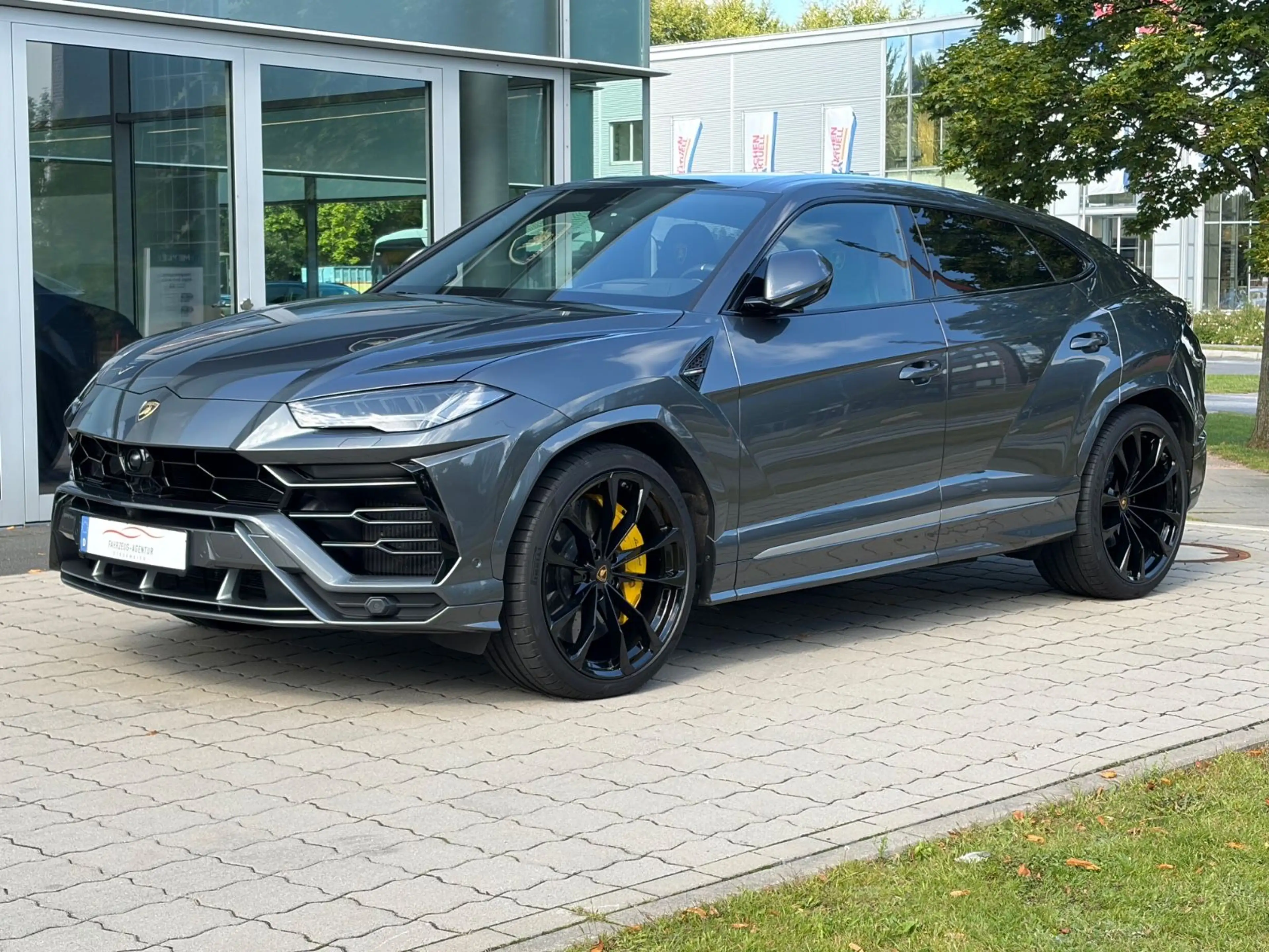Lamborghini Urus 4.0 V8/BRD/2. Hand/25 Extras für 50.000€!