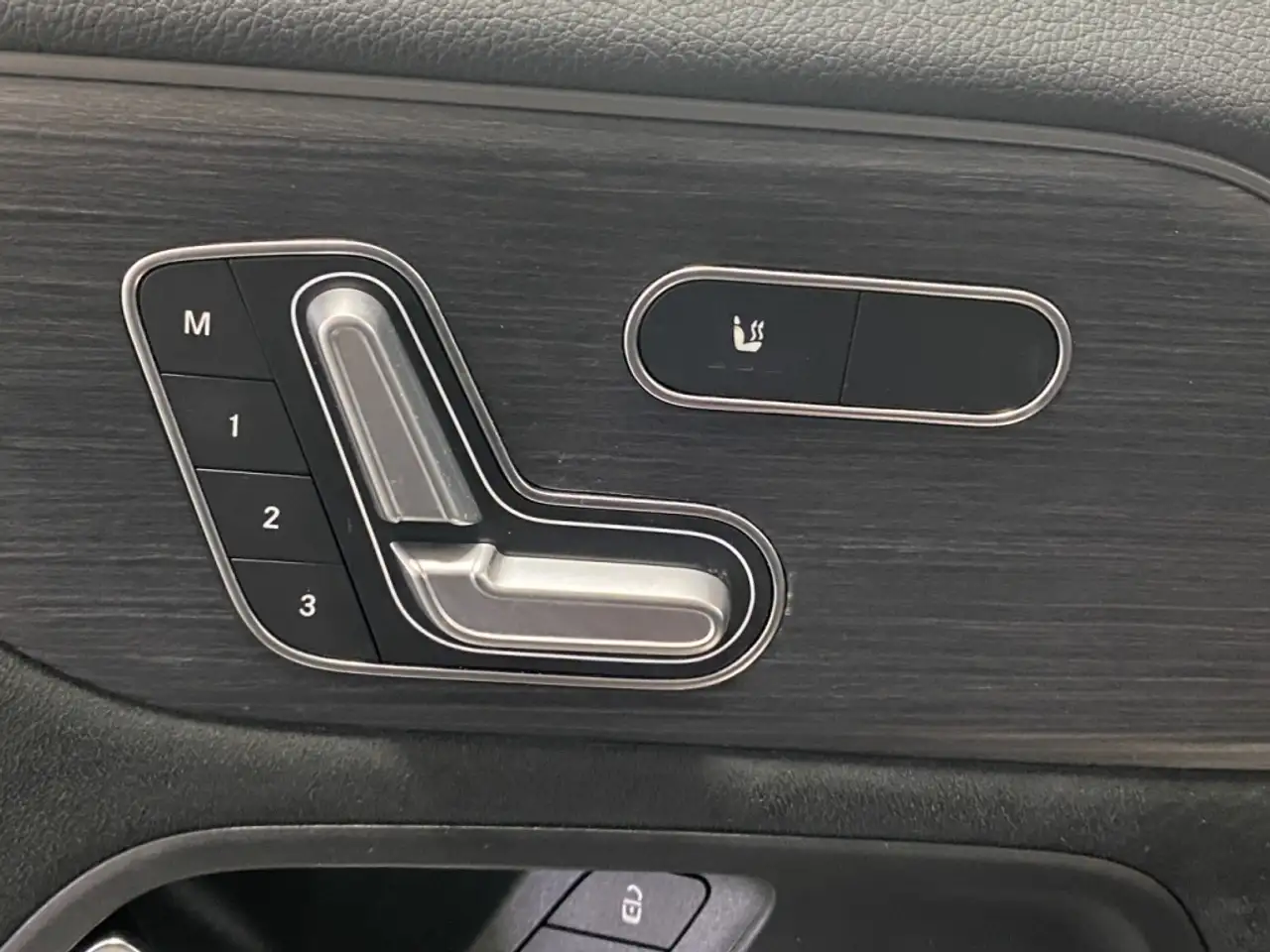 Mercedes-Benz GLA снимка Mercedes-Benz GLA