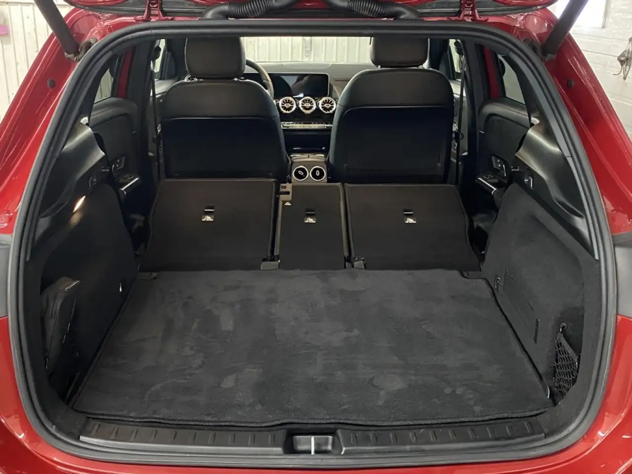 Mercedes-Benz GLA снимка Mercedes-Benz GLA