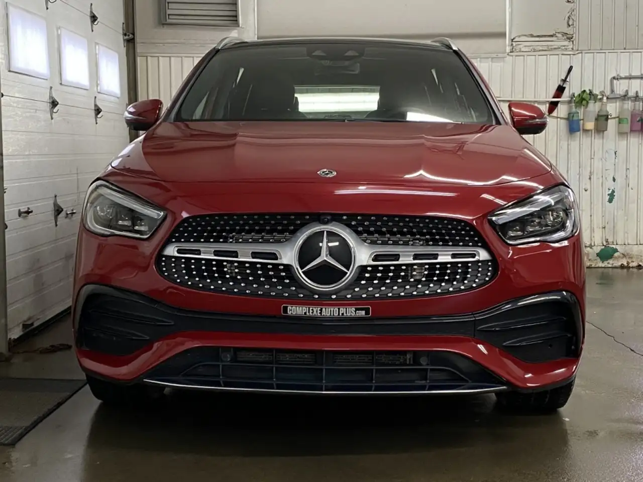 Mercedes-Benz GLA снимка Mercedes-Benz GLA