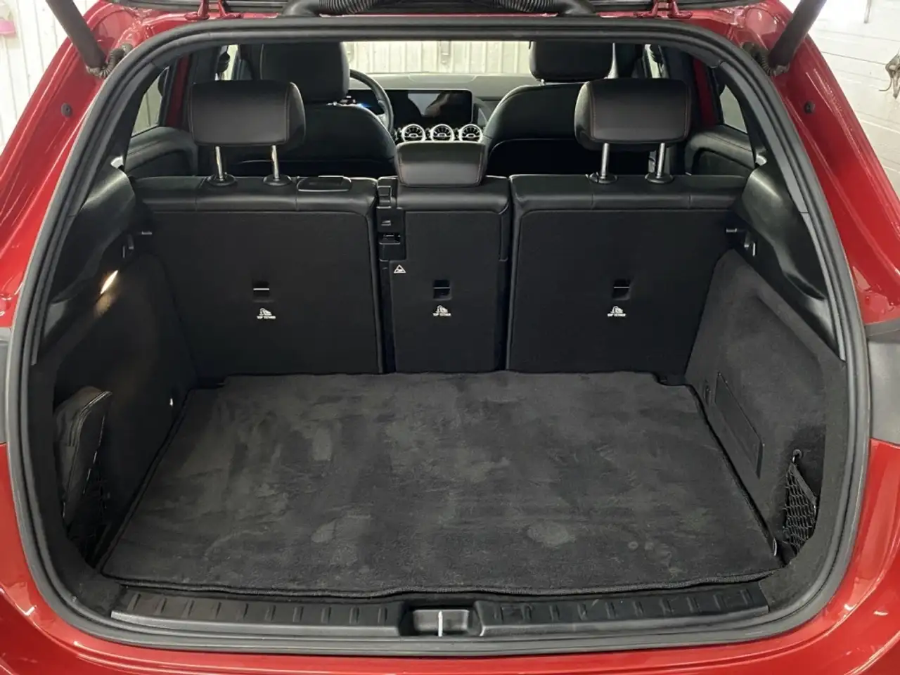 Mercedes-Benz GLA снимка Mercedes-Benz GLA