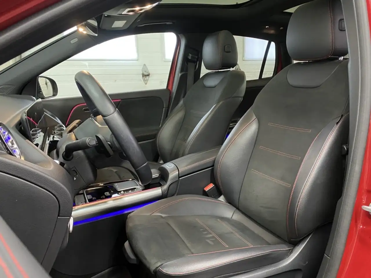 Mercedes-Benz GLA снимка Mercedes-Benz GLA
