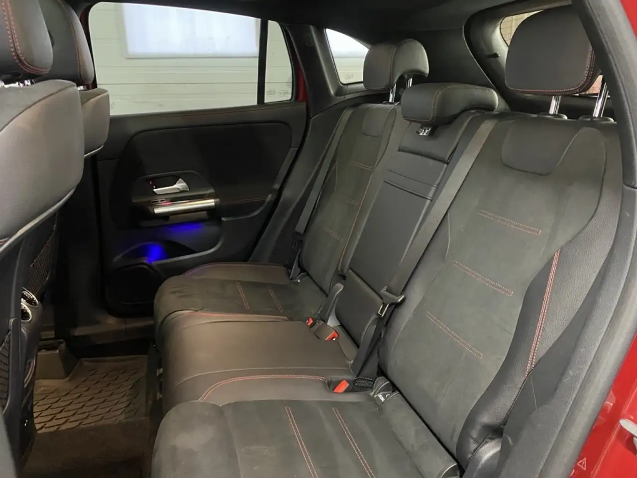 Mercedes-Benz GLA снимка Mercedes-Benz GLA