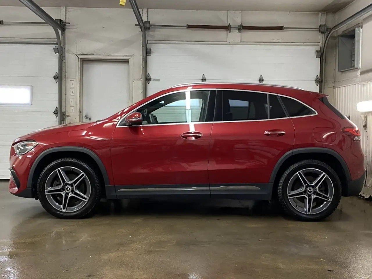 Mercedes-Benz GLA снимка Mercedes-Benz GLA