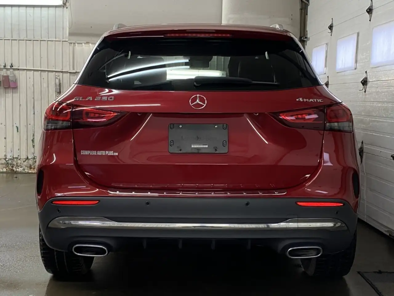 Mercedes-Benz GLA снимка Mercedes-Benz GLA