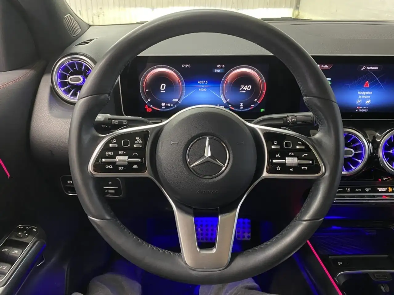 Mercedes-Benz GLA снимка Mercedes-Benz GLA