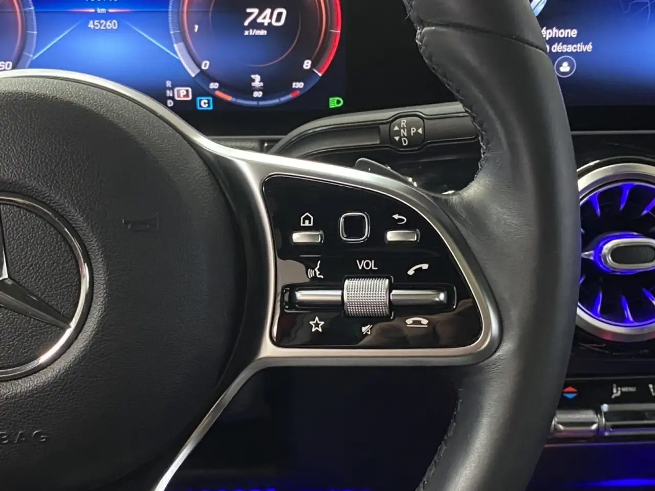 Mercedes-Benz GLA снимка Mercedes-Benz GLA