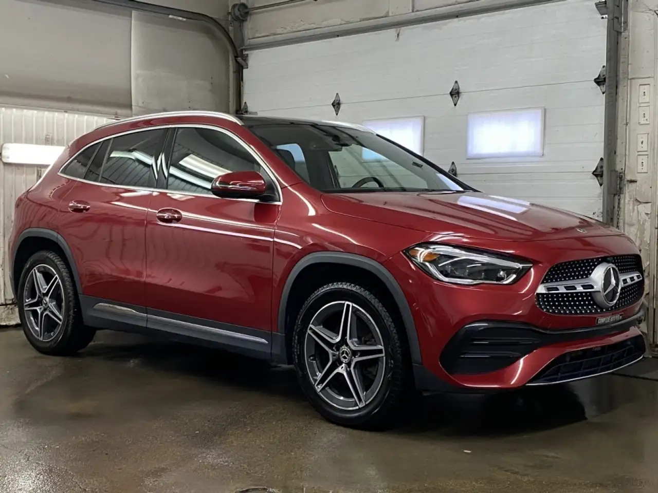 Mercedes-Benz GLA снимка Mercedes-Benz GLA