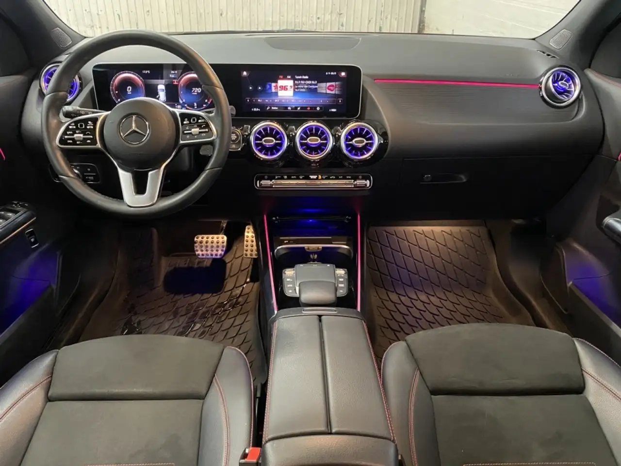 Mercedes-Benz GLA снимка Mercedes-Benz GLA