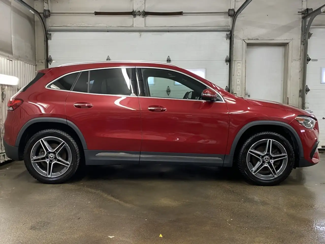 Mercedes-Benz GLA снимка Mercedes-Benz GLA
