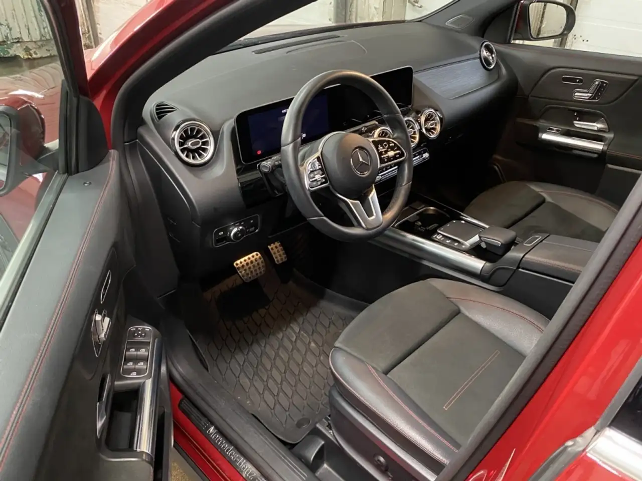 Mercedes-Benz GLA снимка Mercedes-Benz GLA
