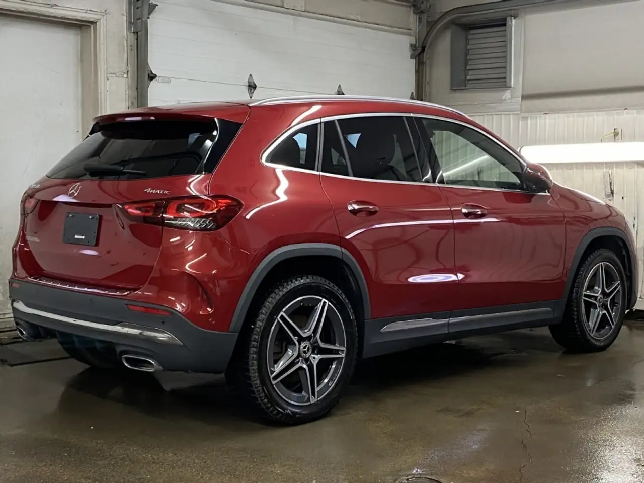 Mercedes-Benz GLA снимка Mercedes-Benz GLA