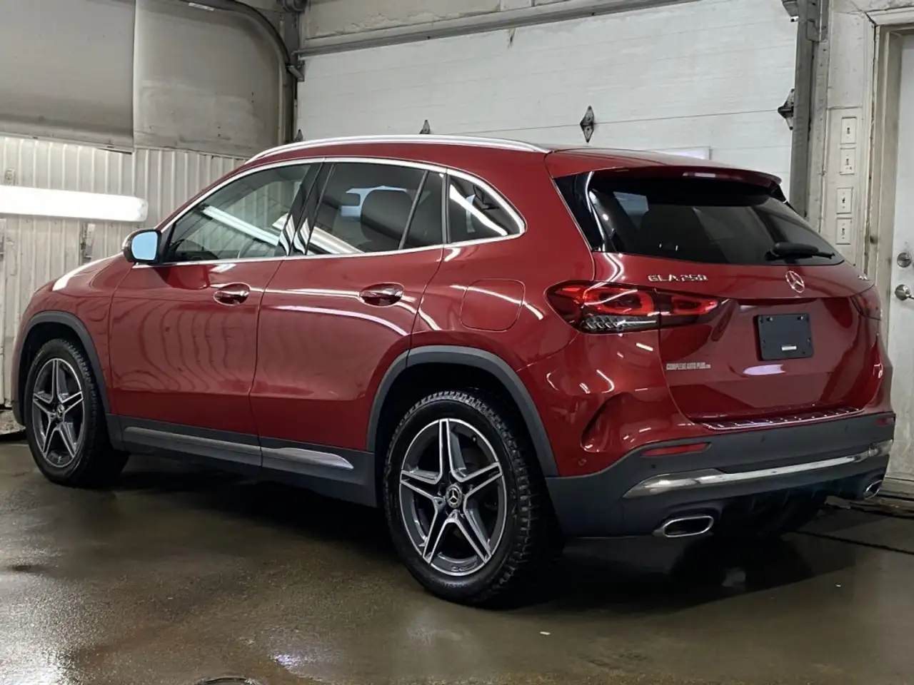 Mercedes-Benz GLA снимка Mercedes-Benz GLA