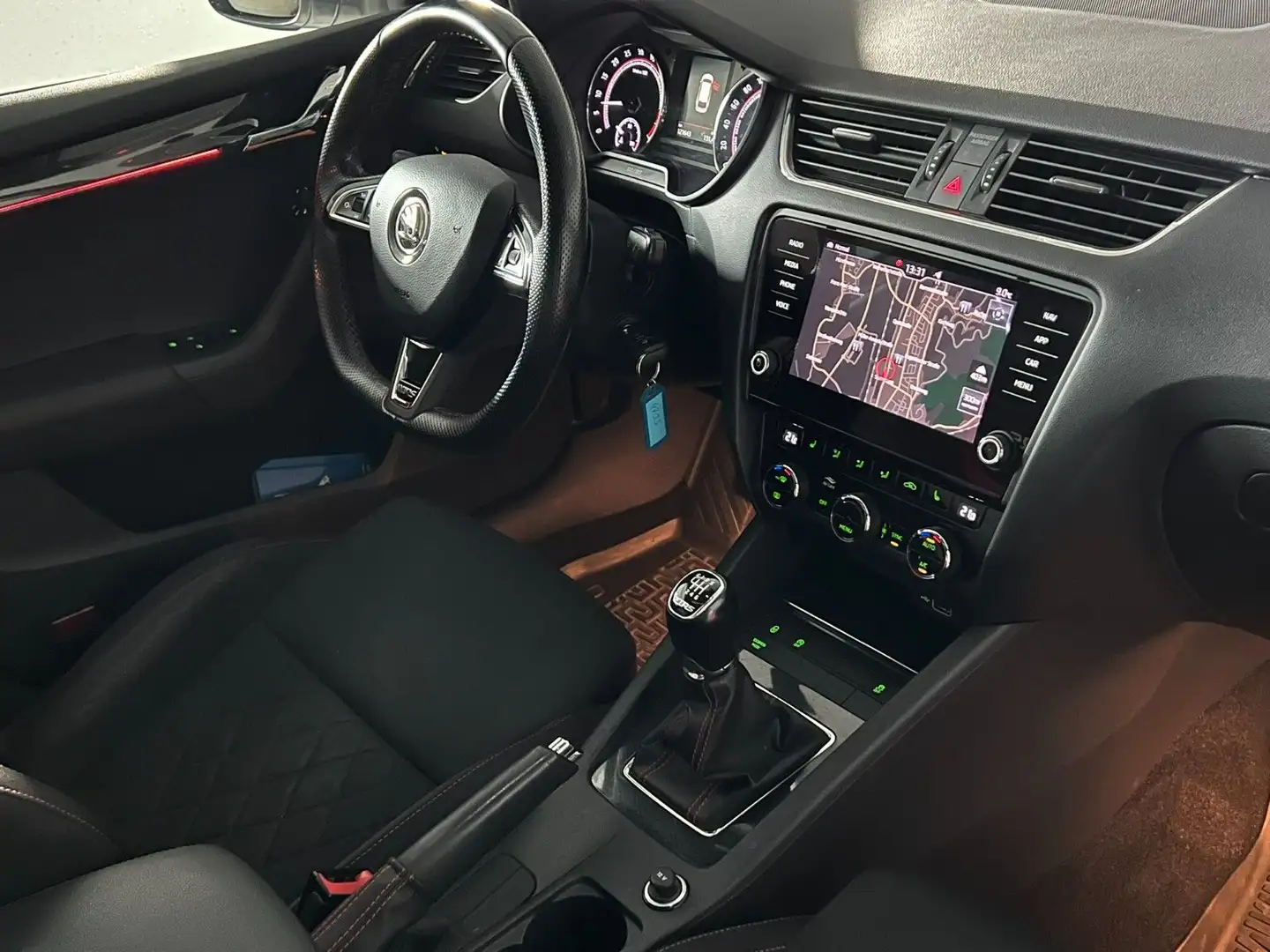 Skoda Octavia Combi RS/SONDERLACKIERUNG/AHK/LED/PANO Grau - 2