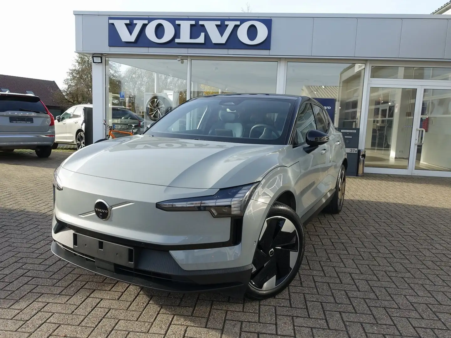 Volvo EX30 Ultra, Twin Motor Performance/Pano/H&K/360° Grau - 1