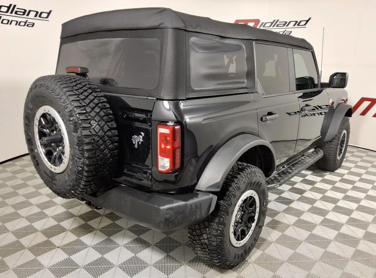 Ford Bronco photo Ford Bronco