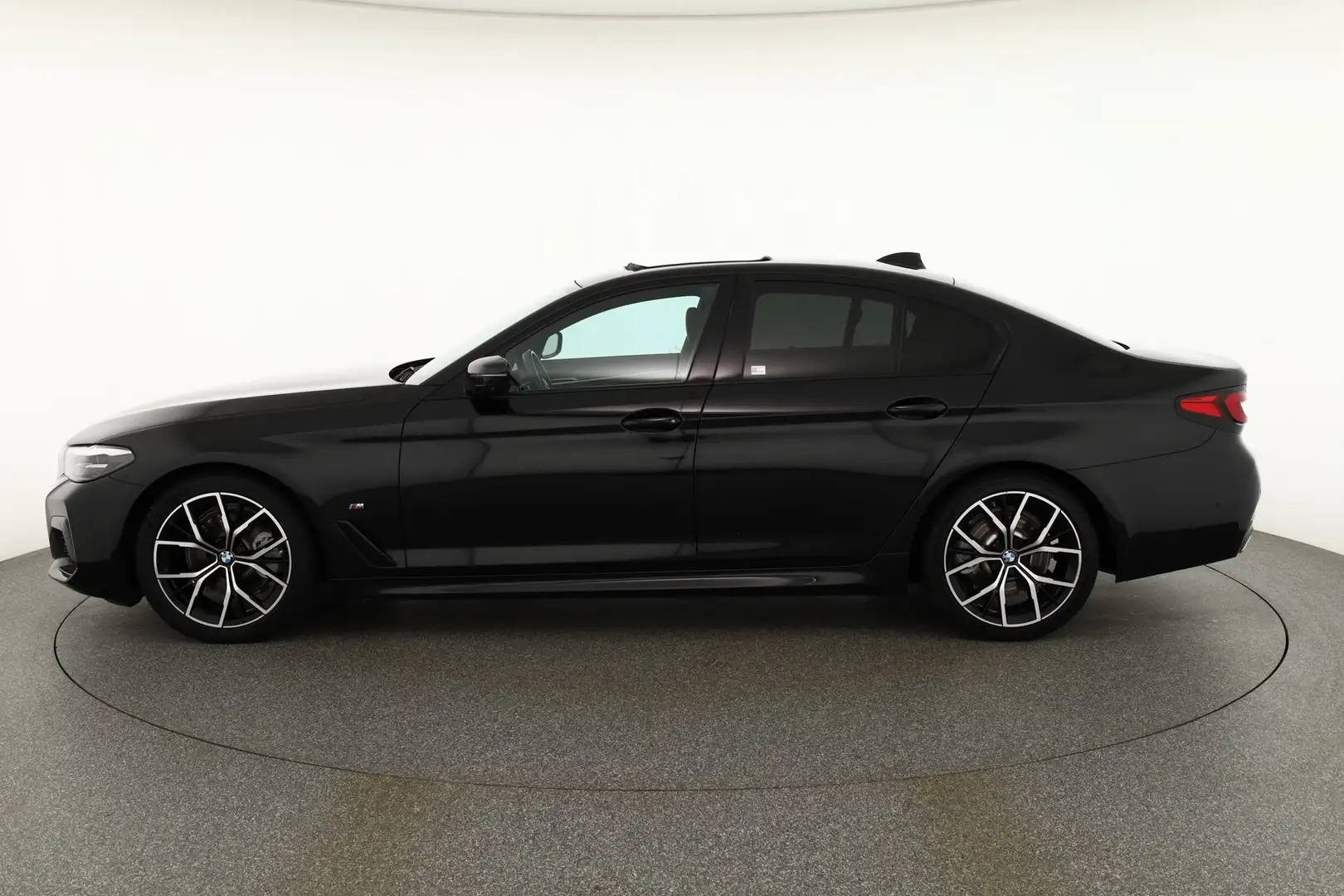 BMW 520 520d xDrive M Sport Aut. LED Navi Pano 360° Noir - 2